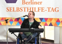 Foto Simon Bögel auf der Bühne